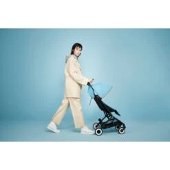 CYBEX Libelle Stroller PRE ORDER AUGUST -METRO BABY SHOP CYB 22 INT Libelle CampaignImage SideLeftWomanShortHair2.tif print medium 34915c76 1f7d 4ecd be06 43640dbbd283