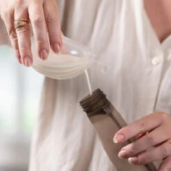 Haakaa Shell Wearable Silicone Pump- 75ml 16 Haakaa Shell Wearable Silicone Pump- 75ml -METRO BABY SHOP HaakaaShellPump Pouring 3000x fafe06f0 7349 45fd 92f8 3cf825c9e6a6