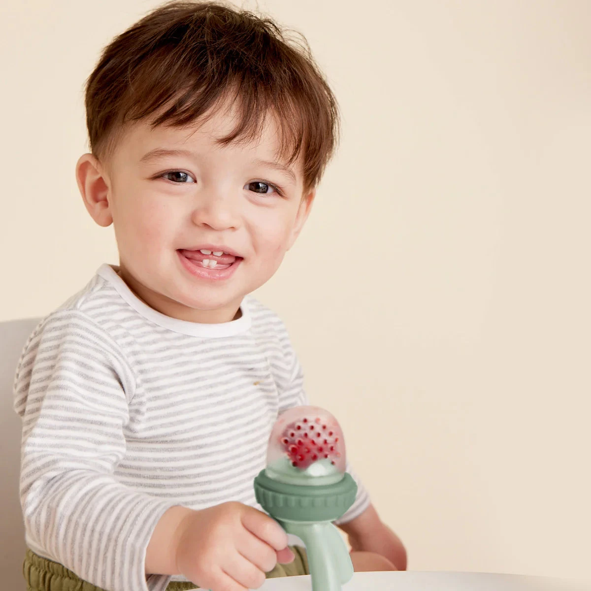 Silicone Fresh Food Feeder VARIOUS COLOURS 4 Silicone Fresh Food Feeder VARIOUS COLOURS - Image 4