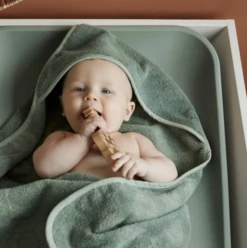 Leander Hooded Towel VARIOUS COLOURS -METRO BABY SHOP ScreenShot2023 02 14at17.12.44