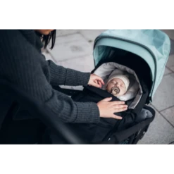 Thule Newborn Nest - Black -METRO BABY SHOP ScreenShot2023 02 15at14.56.48