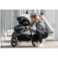 Thule Newborn Nest - Black -METRO BABY SHOP ScreenShot2023 02 15at14.57.05