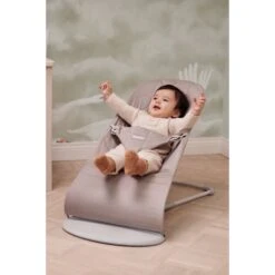 Bouncer Bliss Woven Petal Quilt - Sand Grey 13 Bouncer Bliss Woven Petal Quilt - Sand Grey -METRO BABY SHOP bouncer bliss sand gray cotton petal quilt lifestyle babybjorn 03