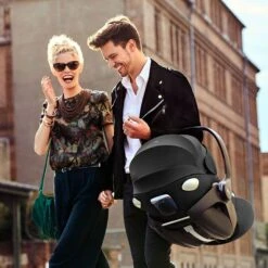 CYBEX Cloud Q Capsule + Base - Graphite Black -METRO BABY SHOP cybex cloud q lifestyle c40d0115 e323 4c62 9c55 25a960cfbeb0